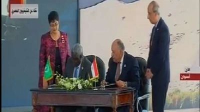 سامح شكري يوقع اتفاقية استضافة مصر مقر الاتحاد الأفريقي لإعادة الإعمار