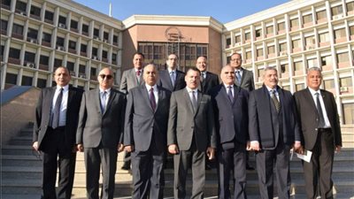 استعداد لزيارة الرئيس السيسي.. الجمال يستقبل كوكبة من  رؤساء جامعات الوجه القبلي في مكتبة بأسيوط