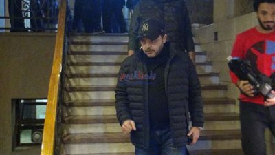 يتقدمهم هنيدي وهاني رمزي.. نجوم الفن في عزاء سمير سيف (صور)