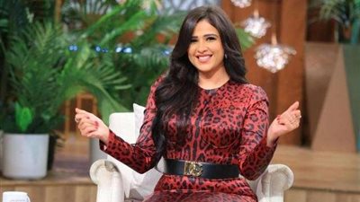 ياسمين عبد العزيز تحتفل بالكريسماس بطريقة طريفة