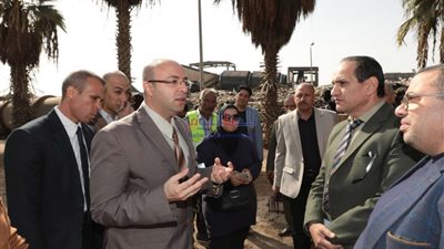 محافظ بني سويف يزور مصنع تدوير القمامة بـ