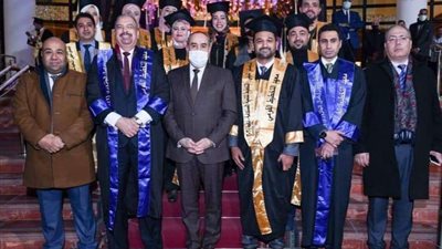 وزير الطيران يشارك فى احتفالية تخريج دفعة جديدة من برنامجى الماجستير بمعهد التخطيط القومى