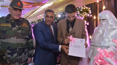محافظ مطروح يشهد حفل زفاف جماعي لـ34 عريسا وعروسة