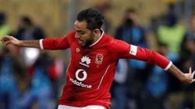 كهربا يؤدي صلاة الجمعة بداخل النادي الأهلي