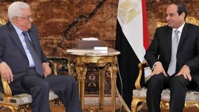 أبومازن يصل القاهرة للمشاركة في منتدى شباب العالم