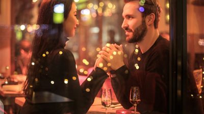 5 أفكار للاحتفال بليلة رأس السنة للأزواج والمخطوبين.. ممتعة ومش هتخرب الميزانية