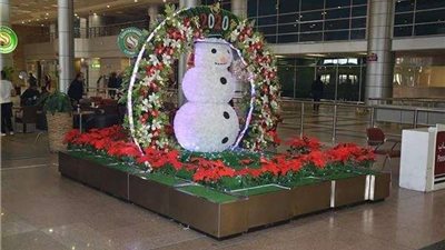 بأشجار الكريسماس.. ميناء القاهرة يستعد لاستقبال العام الجديد