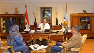 محافظ أسيوط يعلن تنفيذ خطة تنمية الموارد الذاتية للمحافظة وتعظيم الايرادات وضبط الانفاق وترشيده