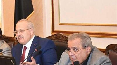 أستاذ بجامعة قناة السويس: كل من عملوا في النقد تعلموا من جابر عصفور