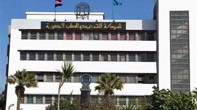 صرف مستحقات 2000 من عمال 