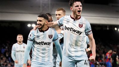 شاهد.. وست هام يفوز على كريستال بالاس بثلاثية ويطارد أرسنال بالدوري الإنجليزي