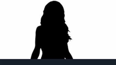 مقززة.. فنانة شهيرة تستقبل العام الجديد بدون ملابس داخلية.. صور