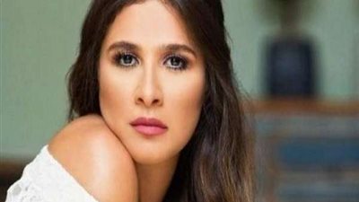 شاهد.. ياسمين عبد العزيز بـ الذهبي اللامع على انستجرام