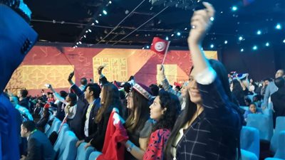 توافد المشاركين بمنتدى شباب العالم على القاعة الرئيسية للمؤتمر (صور)