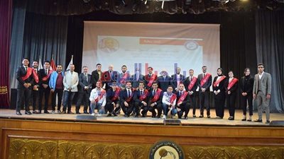 رئيس جامعة بني سويف يشهد حفل تنصيب اتحاد الطلاب الجديد ويكرم السابق