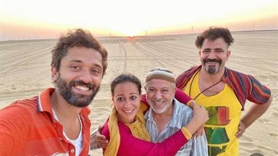 النجم كريم محمود عبد العزيز يشوق جمهوره لفيلمه الجديد 