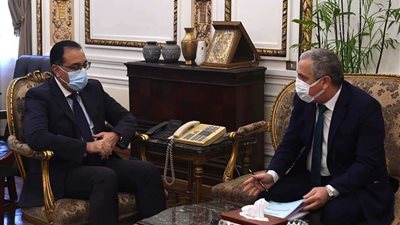 رئيس الوزراء يتابع مع رئيس الهيئة الوطنية للصحافة ملفات العمل