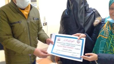 إدارة الصيدلة تكرم الصيادلة الإكلينكال بمستشفى قنا العام