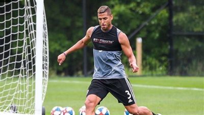 عمرو طارق: إبراهيموفيتش ساهم في شهرة الدوري الأمريكي