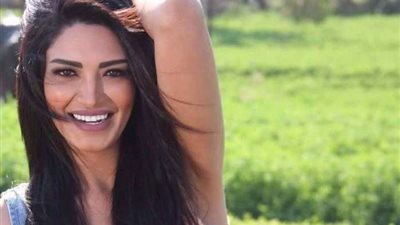 سالي عبد السلام تطلب من جمهورها الدعاء لها