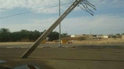 سقوط عمود كهرباء على منزل وانقطاع التيار بسبب الأمطار بالقليوبية