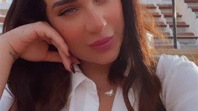 اسما شريف منير بإطلالة ملائكية