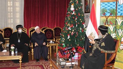 مفتي الجمهورية يزور البابا تواضروس لتهنئته بعيد الميلاد المجيد