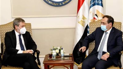 مباحثات مصرية إيطالية في مجال البترول والغاز