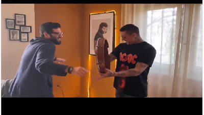 أحمد الفيشاوي يرقص على أنغام 