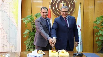 وزير القوى العاملة يكرم الملحق العمالي الجديد بالأردن