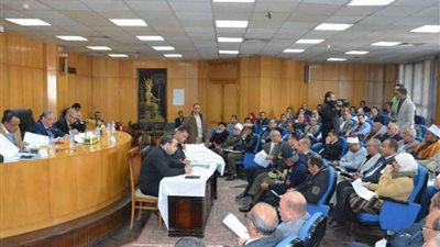 محافظ المنيا يوجه بضرورة ضبط الأسعار ومتابعة الخدمات العامة والأسواق