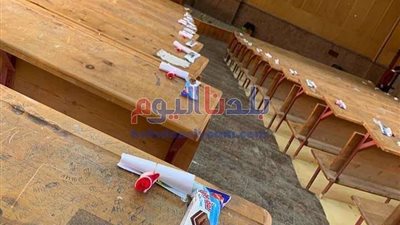 كلية تربية سوهاج توزع هدايا ورسائل تحفيزية علي الطلاب قبل الإمتحان
