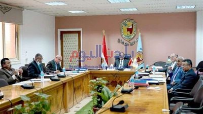 القيادات الإدارية بجامعة سوهاج تلتقي بالمرشحين لشغل وظائف مديري العموم