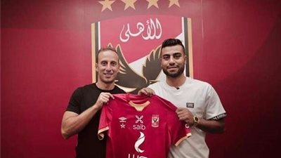 جلسة مع حسام حسن من أجل اقناعه بالإستمرار في الاهلي