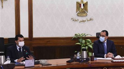 رئيس الوزراء يستعرض مع وزير الرياضة الفرص الاستثمارية المتاحة بالوزارة