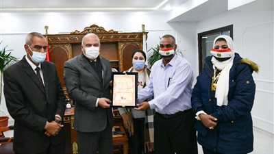 الداودي يبحث آليات عقد بروتوكول تعاون مع مؤسسة تروس لتنفيذ مركز خدمي حضاري بقنا