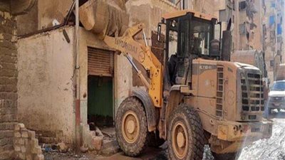 إزالة 4 محال تجارية مخالفة في الإسكندرية
