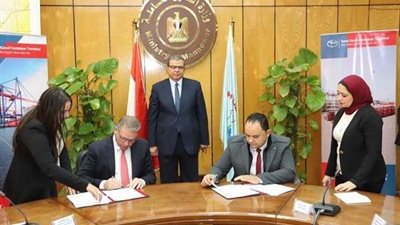 ننشر تفاصيل اتفاقية العمل الجماعية لـ1235 عاملاً بقناة السويس للحاويات