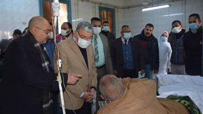 محافظ المنيا يتابع حالة المصابين بحادث الصحراوي الغربي بالمنيا