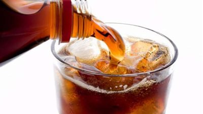 بعد تحذير عميد القلب.. 10 كوارث من تناول المشروبات الغازية