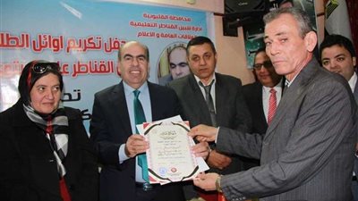 حزب الوفد يكرم 55 من أوائل الثانوية والإعدادية وقيادات التعليم بشبين القناطر