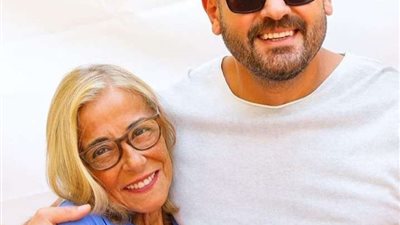 بكلمات مؤثرة.. عمرو يوسف ينعي مها أبو عوف