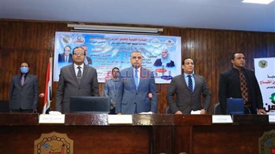 محافظ سوهاج يسلم 38 جهاز لاب توب للطلاب ذوي الإعاقة البصرية