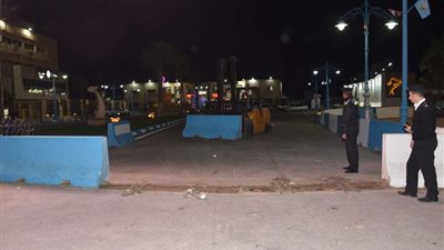 محافظ مطروح يزيل الحواجز ويفتح عددا من الشوارع المغلقة