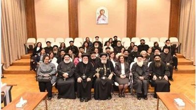 بالمقر البابوي.. البابا تواضروس يلتقي كهنة كنائس ألماظة وشرق مدينة نصر (صور)