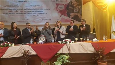 بالصور.. تكريم ليلى علوي بجامعة عين شمس