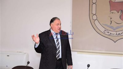 القيادات الإدارية بجامعة سوهاج تلتقي بالمرشحين لوظيفة 