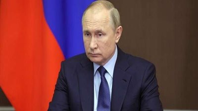 أشعل الشموع.. الرئيس الروسي يحضر قداس عيد الميلاد