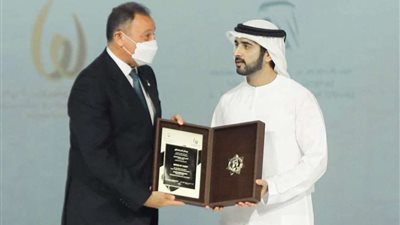 الخطيب يتسلم جائزه محمد بن راشد للإبداع الرياضي