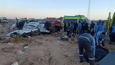مصرع 5 أشخاص وإصابة 9 آخرين في حادث مروع بالفيوم.. تفاصيل